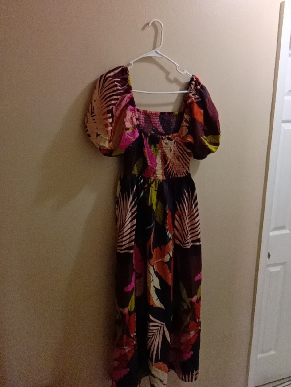Tropical Print Puff-Sleeve Maxi Dress in Black and Multicolor